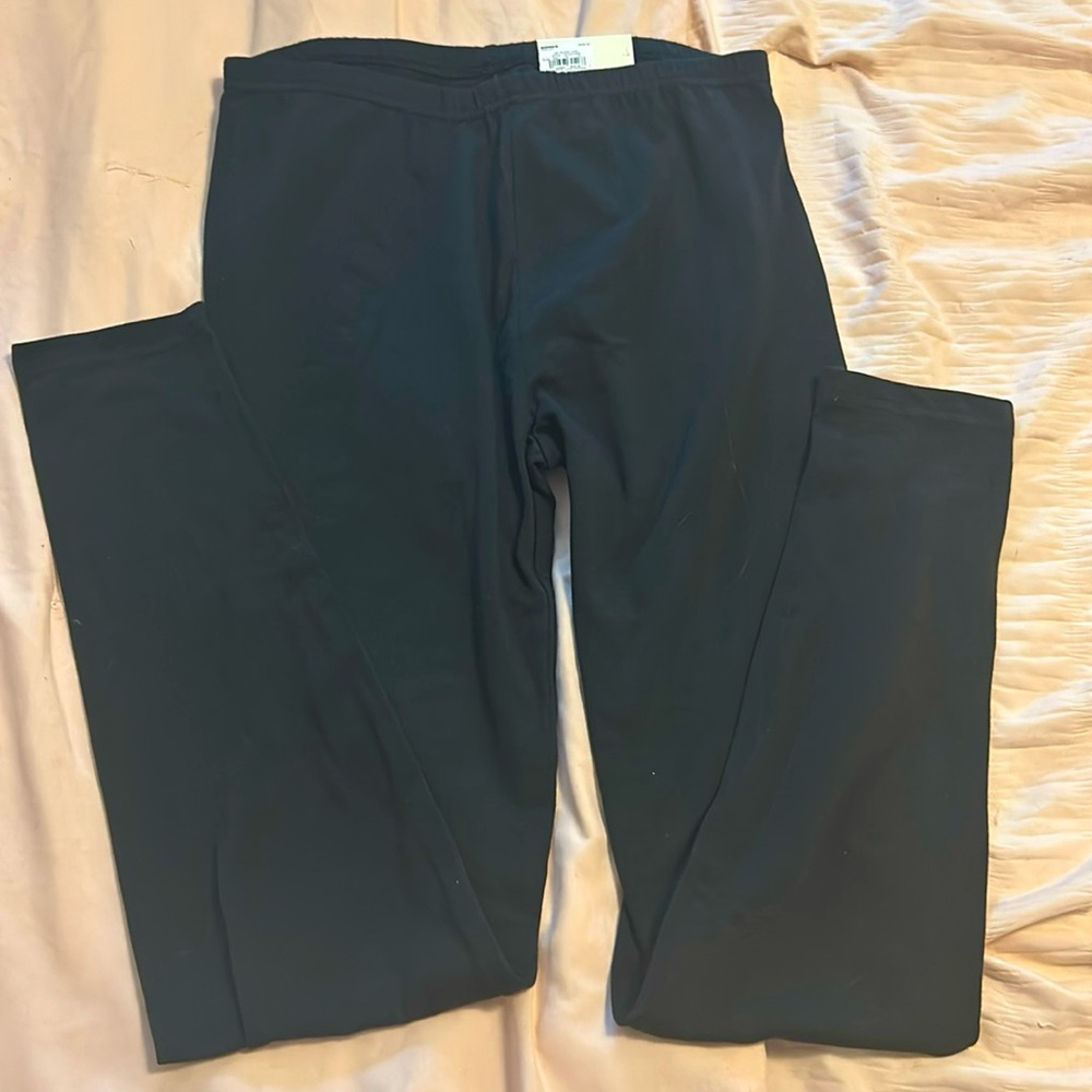 So mid rise FAVORITE LEGGING. Size MEDIUM. New with tags.